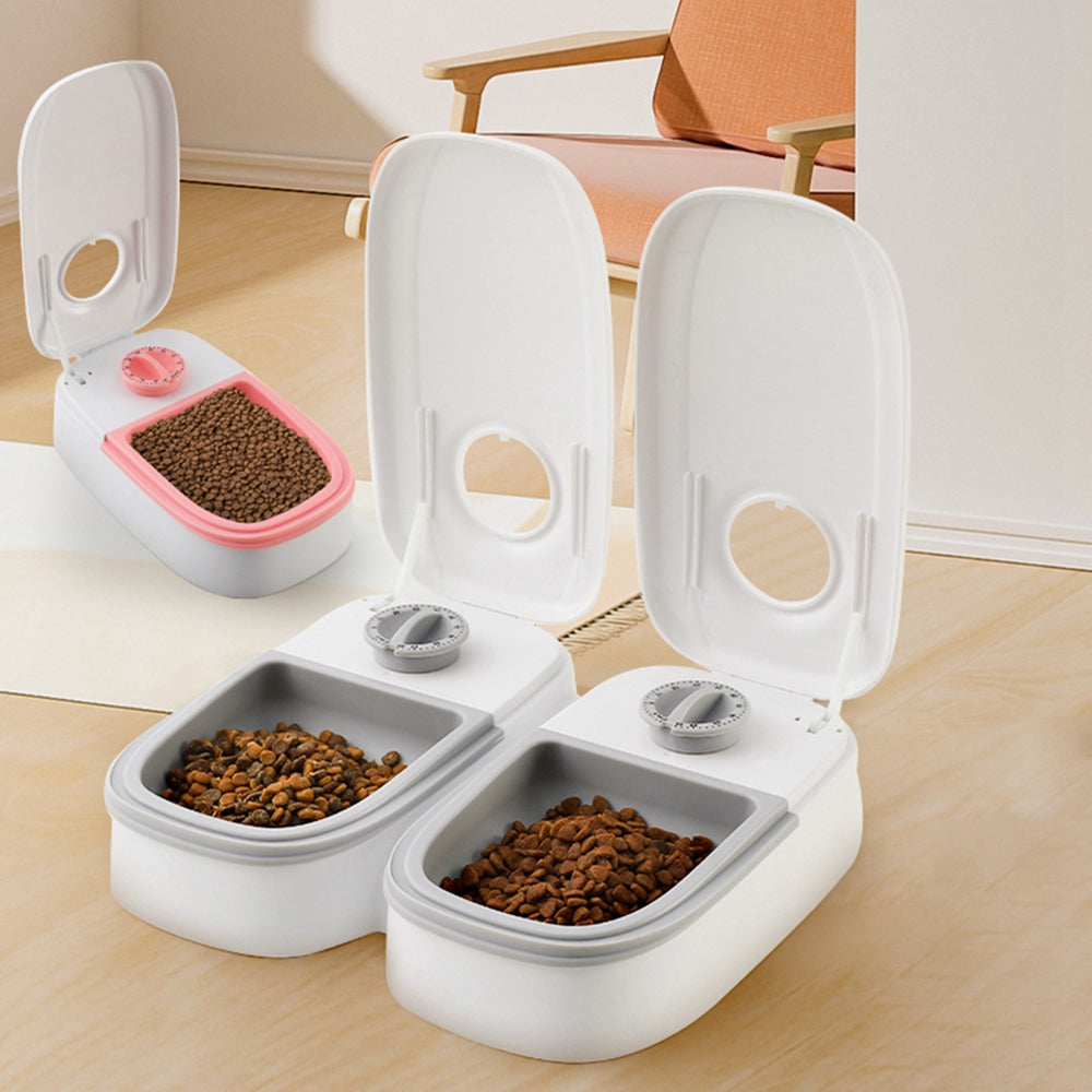 Distributeur automatique de nourriture pour animaux de compagnie Animallerys, avec compartiment pour croquettes et écran de contrôle.